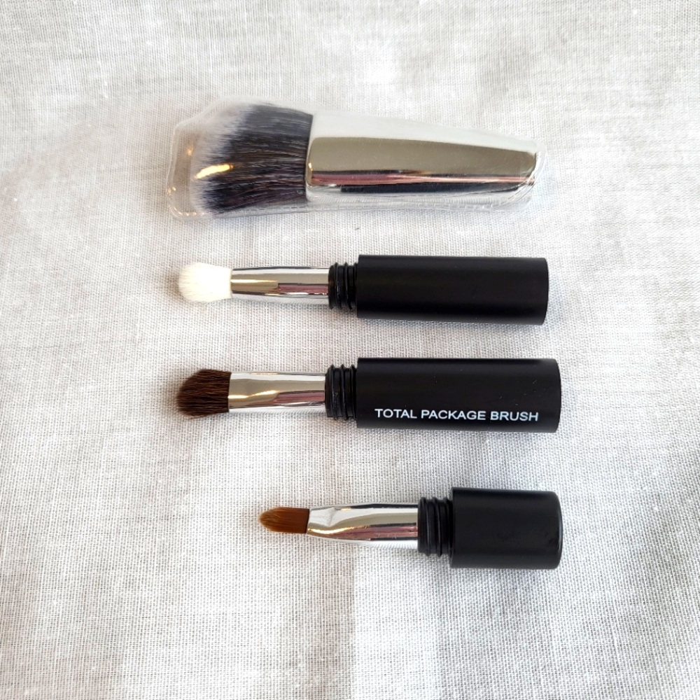 YOUNIQUE Total Package Brush ~ 4 in 1